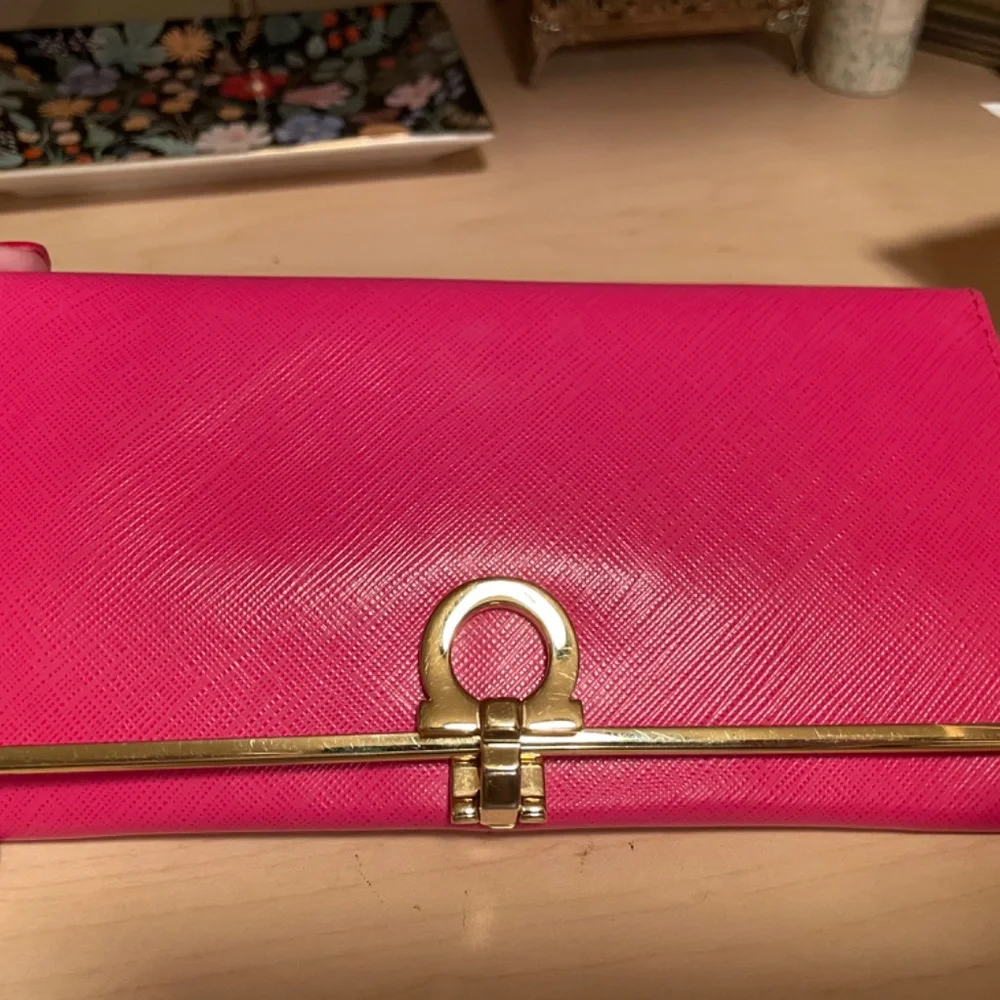 Salvatore Ferragamo Wallet - Picture 6 of 8